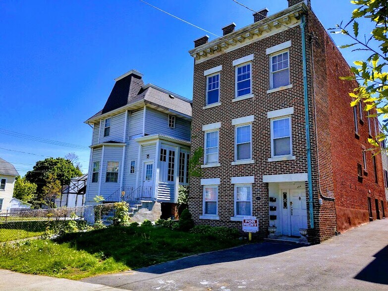 Building Photo - 286 Western Ave