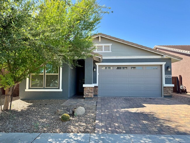 Primary Photo - Beautiful 4 Bedroom Single Level Home Loca...