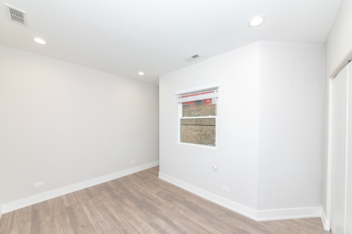 Building Photo - 1907 S Racine Ave