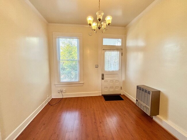 Building Photo - Adorable and Historic Home in West Alameda