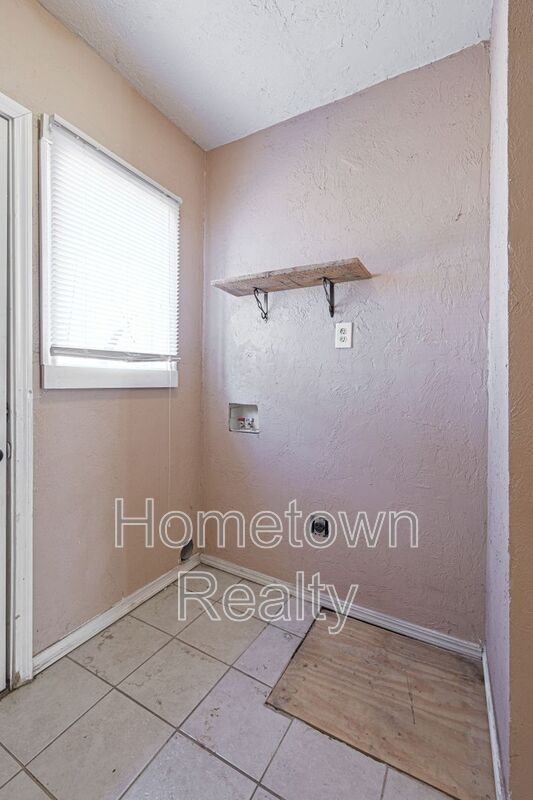 Building Photo - 1605 NW 29th St