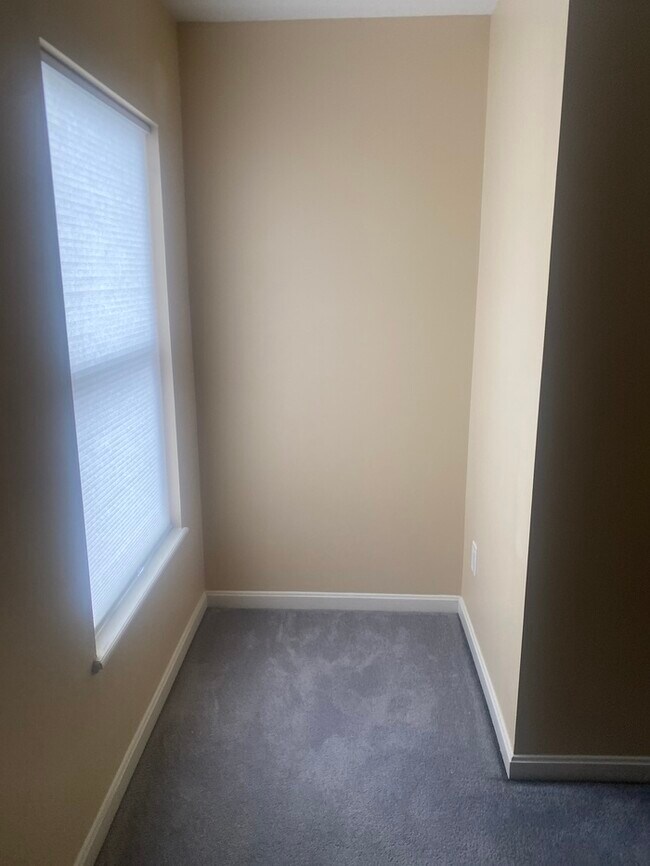 Building Photo - 5302 Country Club Ln