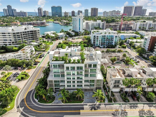 Building Photo - 10281 W Bay Harbor Dr