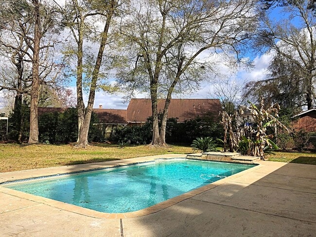 Building Photo - 1385 Fenwick Cir