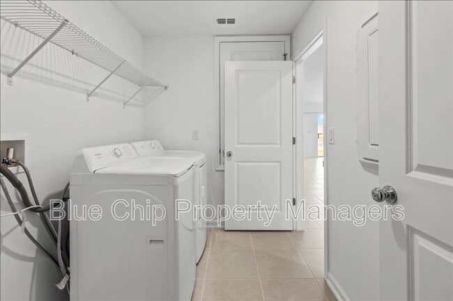 Building Photo - 2295 Green Valley St