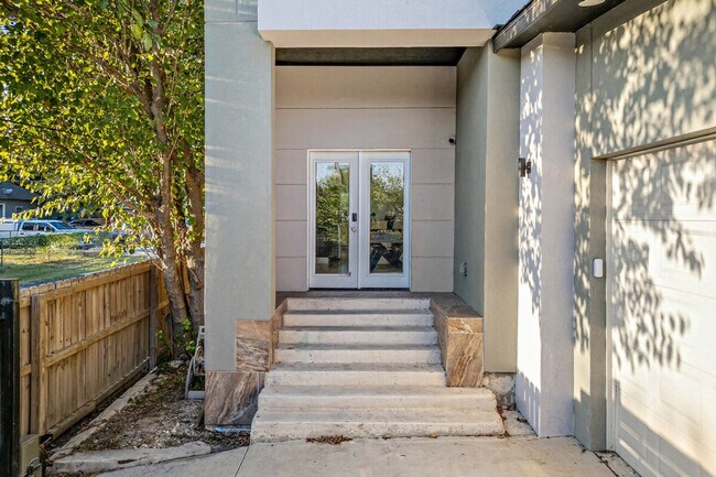 Building Photo - 219 Utah St