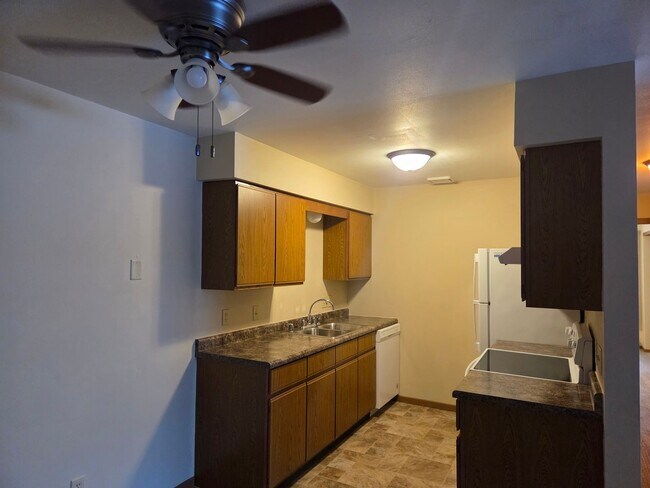 Building Photo - 1925 Sylvan Way