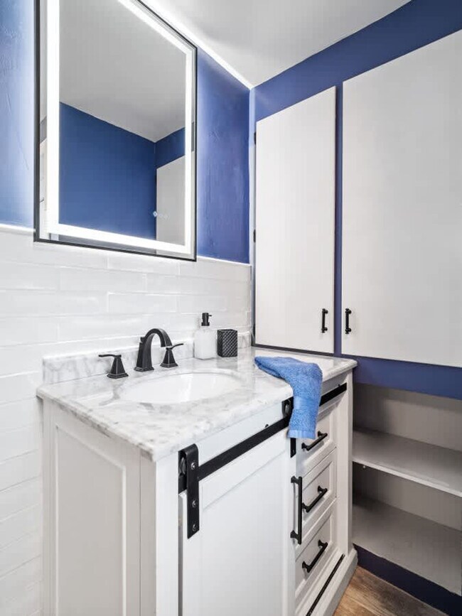 Building Photo - 386 Walworth Ave