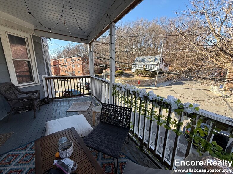 Building Photo - 331 Faneuil St