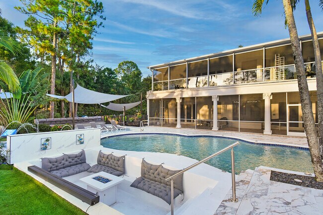 Building Photo - 377 Squire Dr