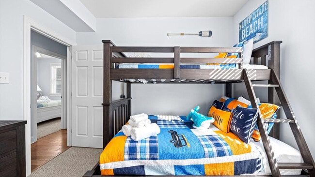 Building Photo - 701 E 8th St