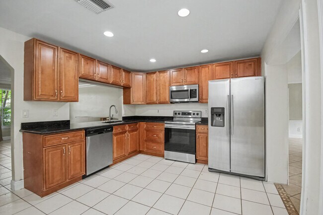 Building Photo - 71 18th Ave S