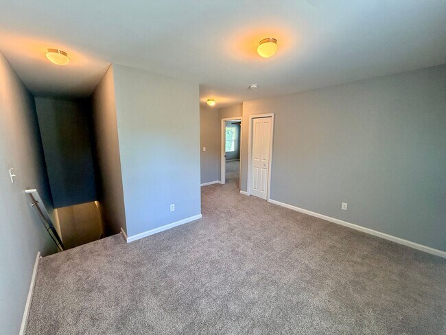 Building Photo - 1648 Hooper Court