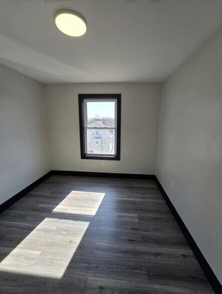 Building Photo - 45 N 6th St