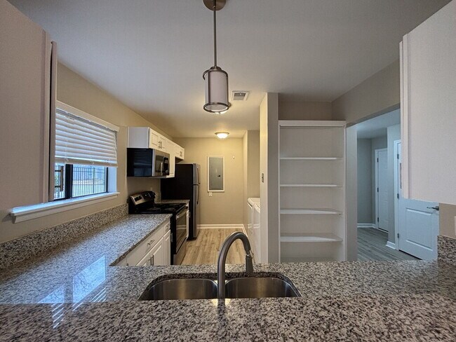 Building Photo - 8483 Yadkin Cir