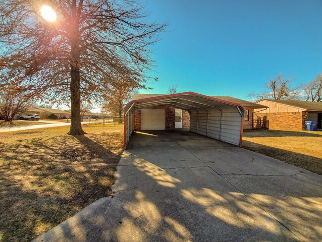 Building Photo - 3 Bed brick home in Tecumseh