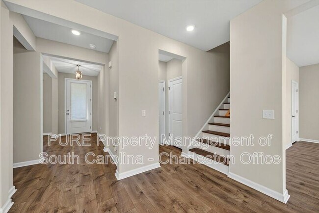 Building Photo - 102 Winding Grv Ln