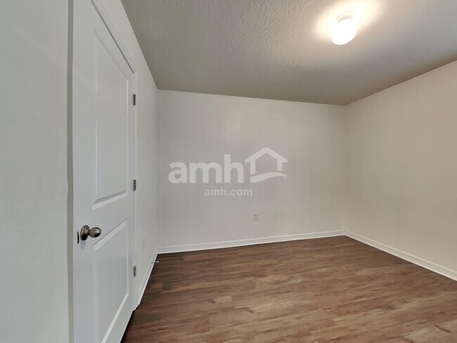 Building Photo - 10416 Flathead Dr