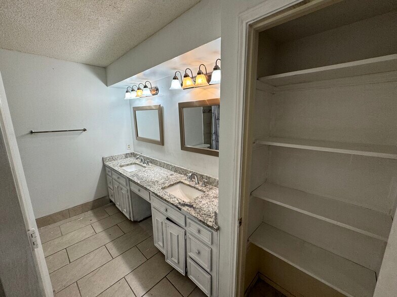Building Photo - 524 Shennandoah Dr