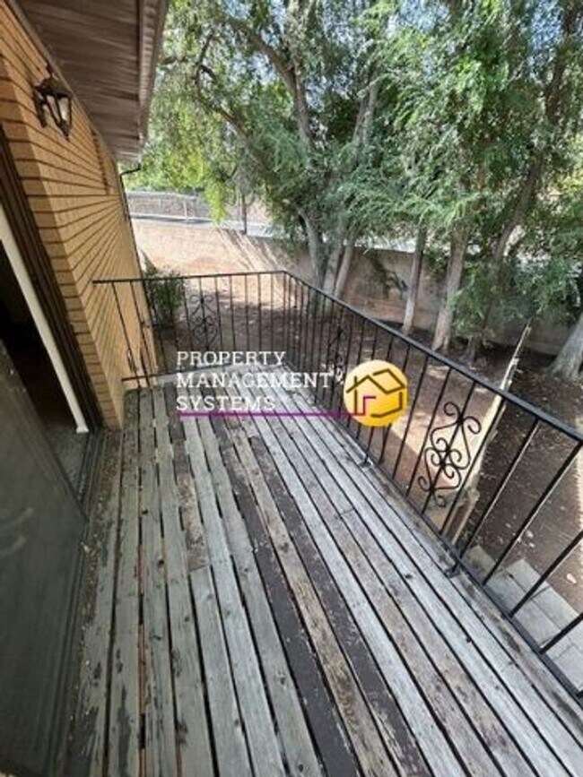 Building Photo - 3 Bedroom Twin Home in Sandy