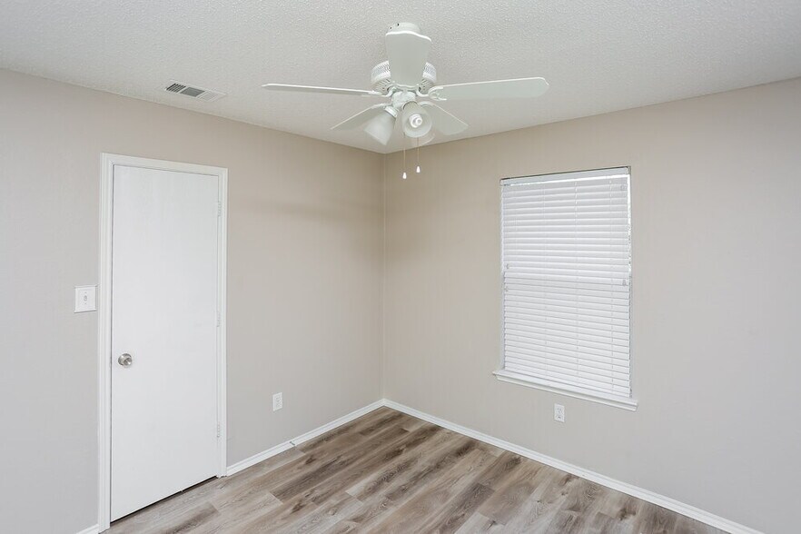 Building Photo - 8104 Gardengate Ct