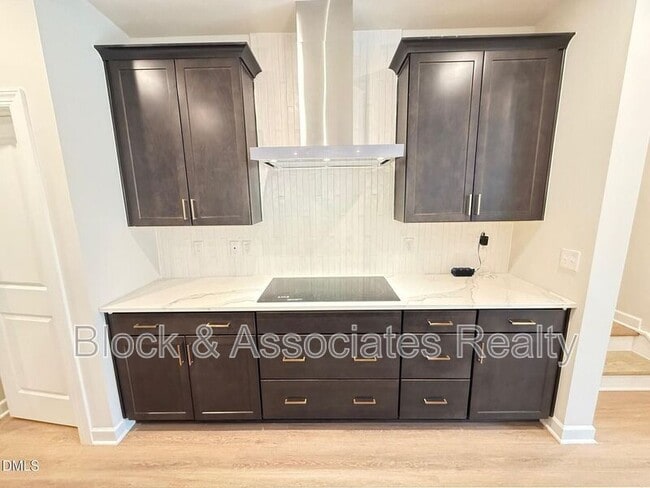 Building Photo - 216 Oak Summit Pl