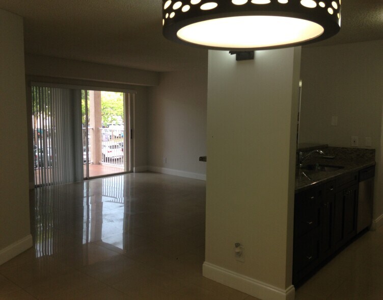 Building Photo - 11842 SW 37 Ter