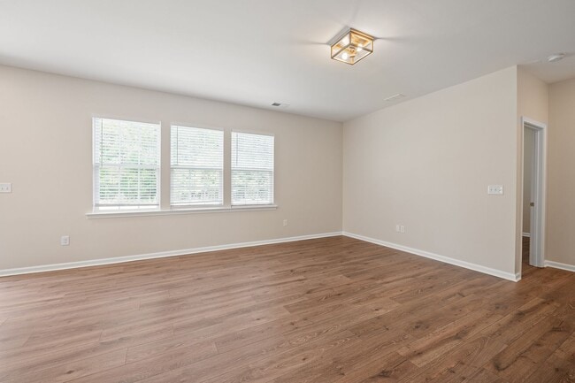 Building Photo - Stunning New Home in Enclave section Chateau