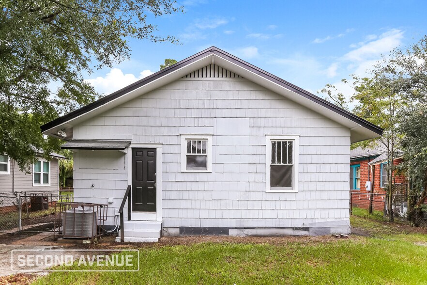 Building Photo - 6580 Sunset Dr