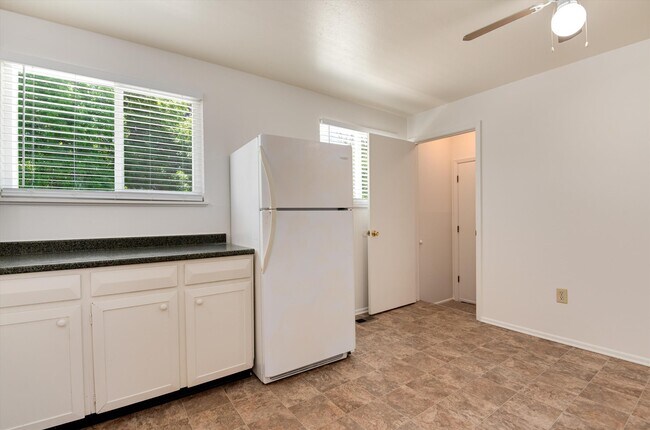 Building Photo - 16176 E Bates Dr