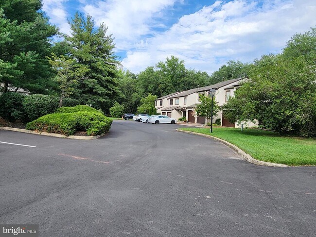 Building Photo - 39 5 Crown Royal Cir