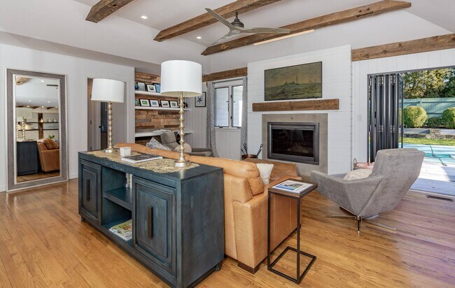 Building Photo - 91 Pantigo Rd