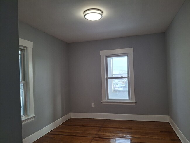 Building Photo - 14 Florence St