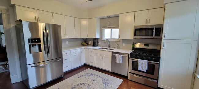 Kitchen - 148 E Moler St