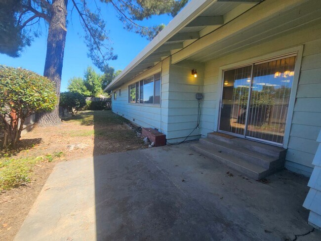 Building Photo - 426 Stanmar Dr