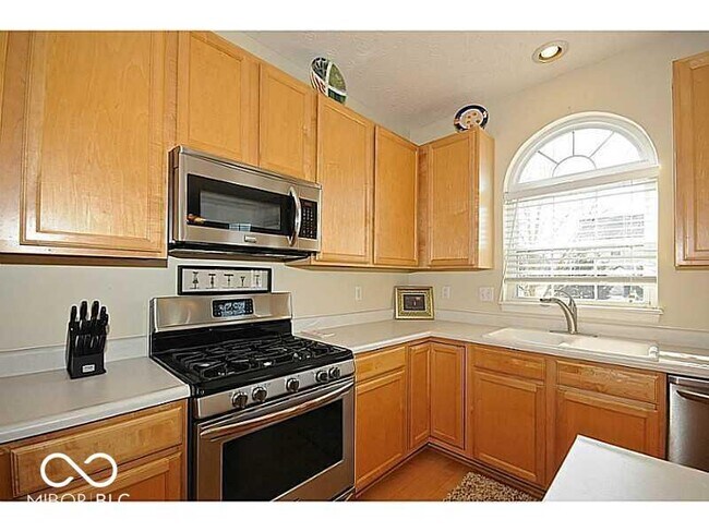 Building Photo - 1367 Hinault Way