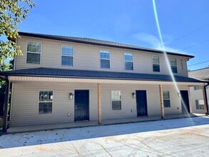 Building Photo - 703 E Mt Vernon St