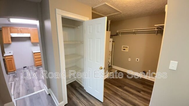 Building Photo - 1408 Western Ave