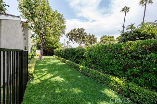 Building Photo - 520 Laver Way
