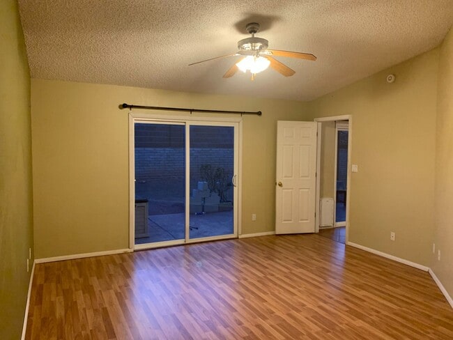Building Photo - 2220 S Iris Dr