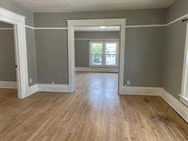 Building Photo - 318 Broad St