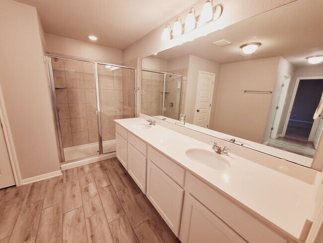 Building Photo - 124 Peruvian Ln