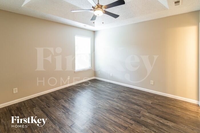 Building Photo - 165 Trickle Dr