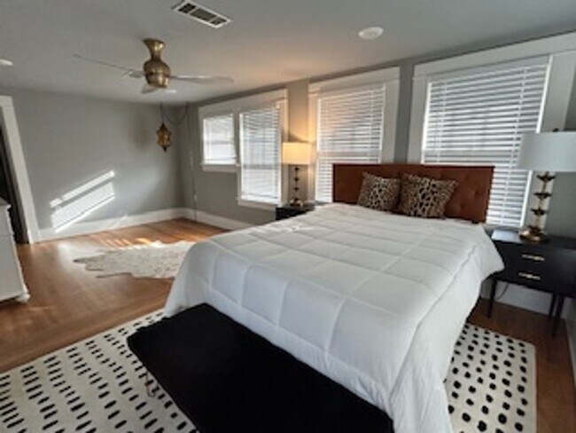 Building Photo - Contact Peggy 501 676 1758