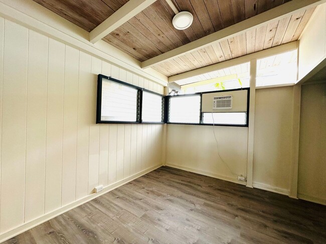 Building Photo - 4 Bedroom, 3 Bathroom House