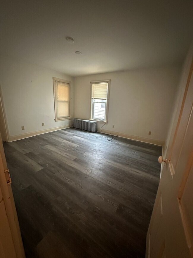 Building Photo - 40 N Chestnut St