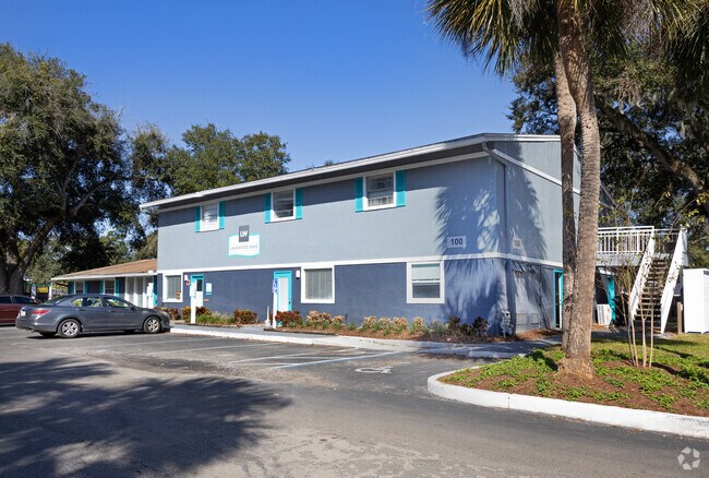 Building - Lakewood Oaks