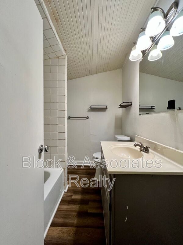Building Photo - 407 Dobson St