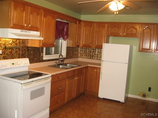 Building Photo - 9906 Family Ln