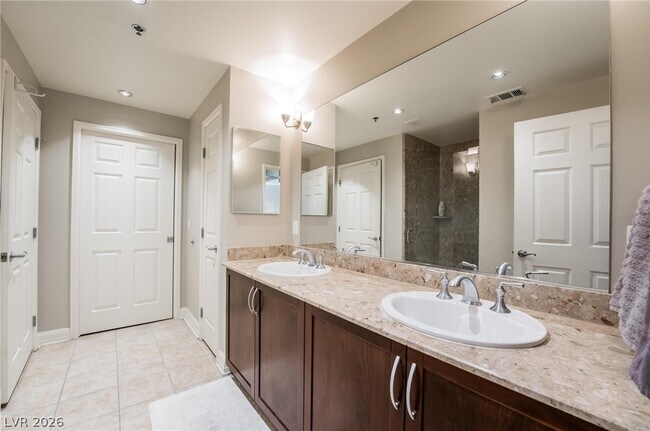 Building Photo - 150 S Las Vegas Blvd